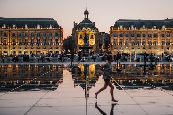 le centre-ville de Bordeaux offre des possibilité pour trouver une voiture de location